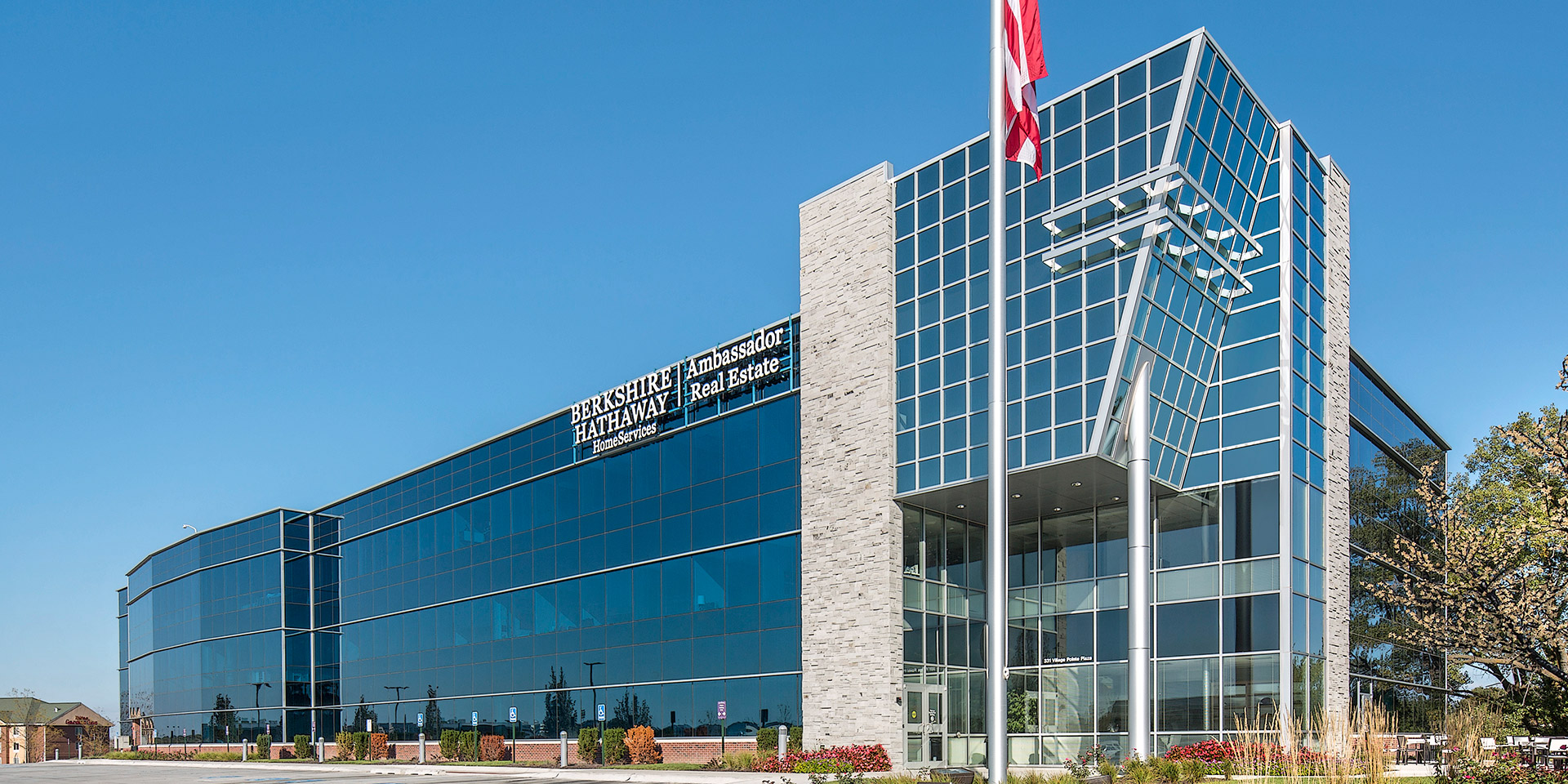 Proyecto Berkshire Hathaway HomeServices Corporate Office | Vidrios Solarban® R100 Pacifica®  & Solarban® R100